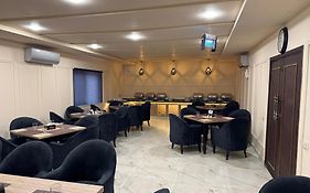 Hotel Avalon Suites Multan